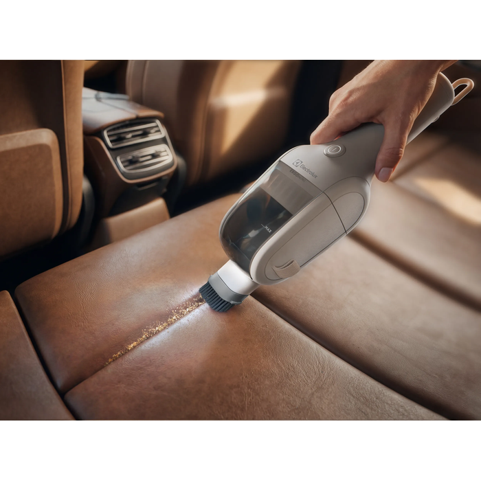 The small dusting brush gently cleans uneven or delicate surfaces, such as crevices in cars.