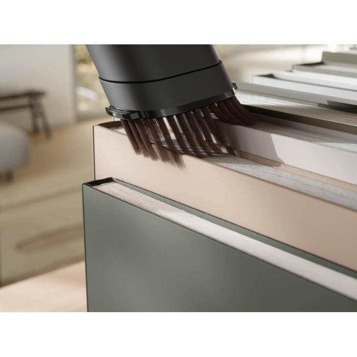 Soft bristles lift dust from everyday surfaces with ease