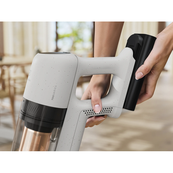 Battery-powered hand unit with compact design for easy portability and simple use.