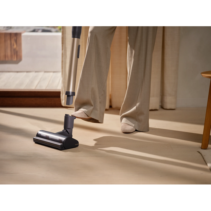 Switch nozzles in seconds using the foot release – no need to bend down