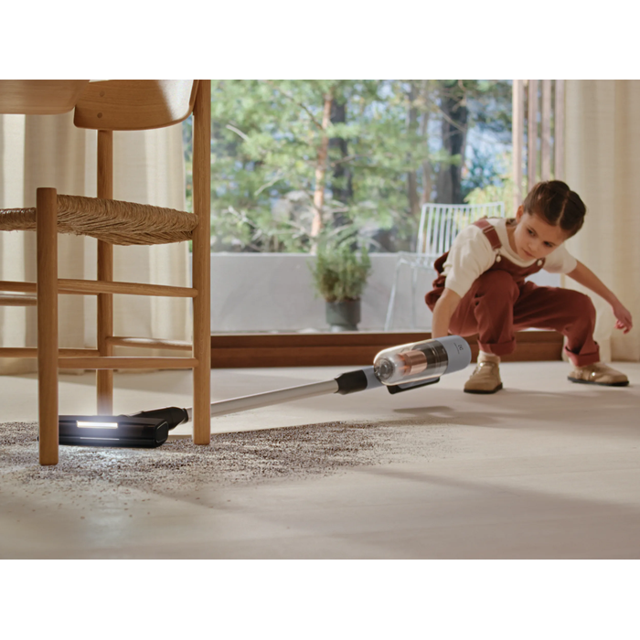 Powerful in every stroke – up to 99%* dust pick-up on hard flat floors
Disclaimer: Based on internal test on hard floors using Boost mode according to IEC 62885-4 standard. 